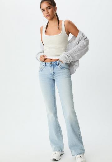 Клешеные джинсы