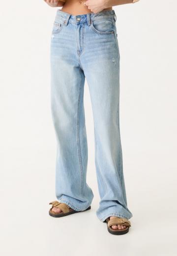 Прямые джинсы