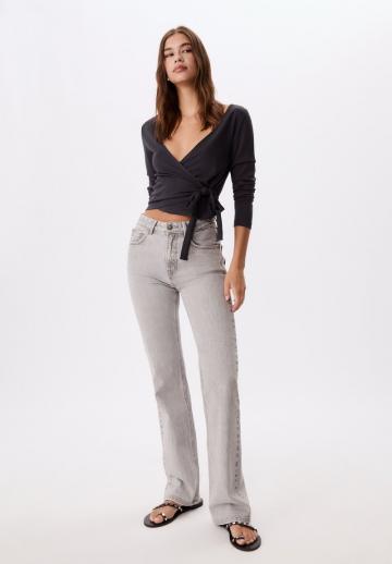 Прямые джинсы