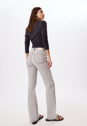 Прямые джинсы