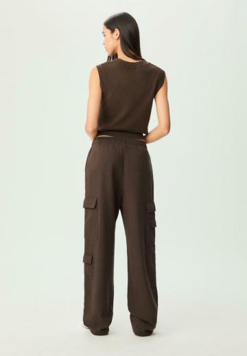 Брюки с накладными карманами