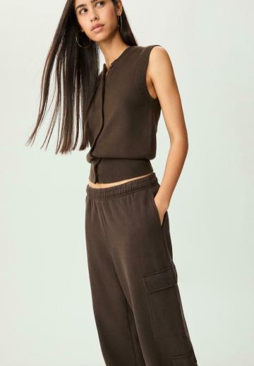 Брюки с накладными карманами