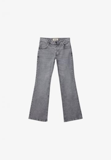 Клешеные джинсы