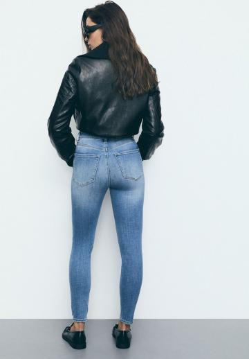 Короткие джинсы