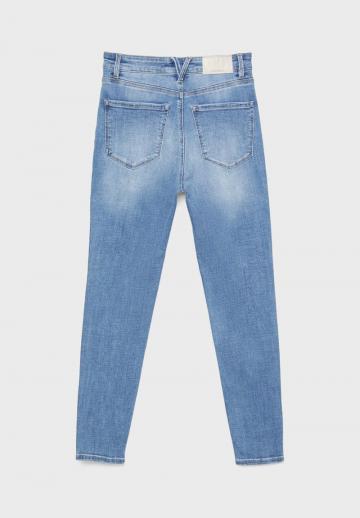 Короткие джинсы