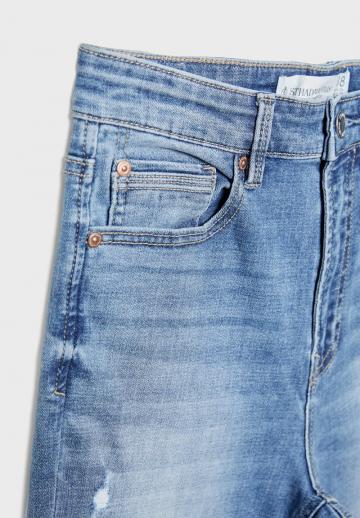 Короткие джинсы