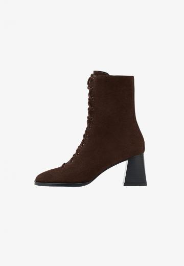 Ботинки на шнуровке