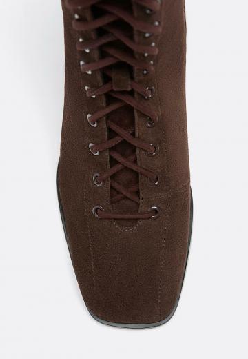 Ботинки на шнуровке
