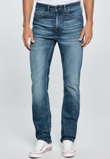 Прямые джинсы