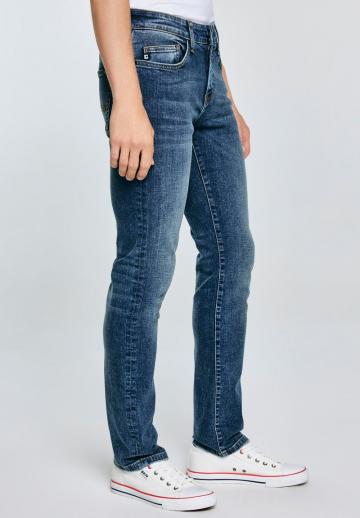 Узкие джинсы