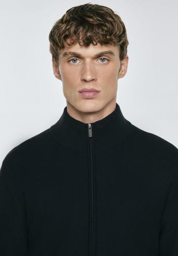 Вязаная кофта