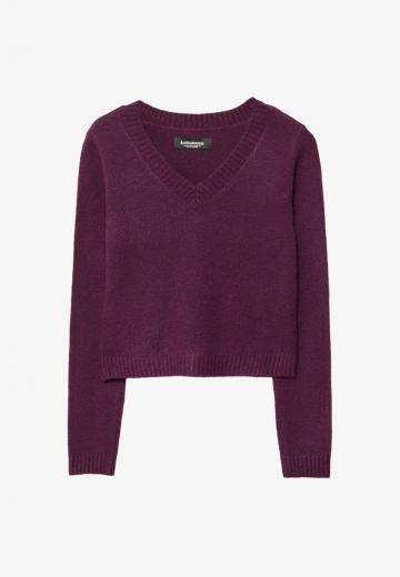Пуловер с вырезом V