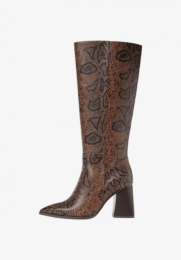 Высокие сапоги