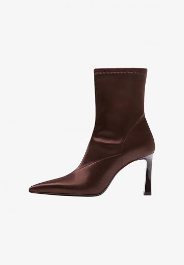 Высокие сапоги