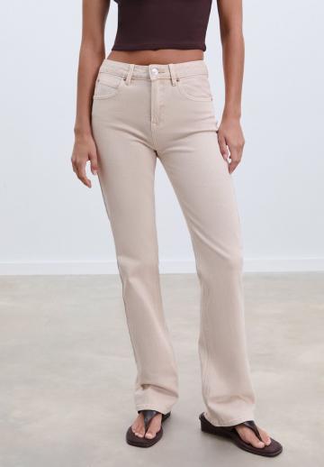 Прямые джинсы