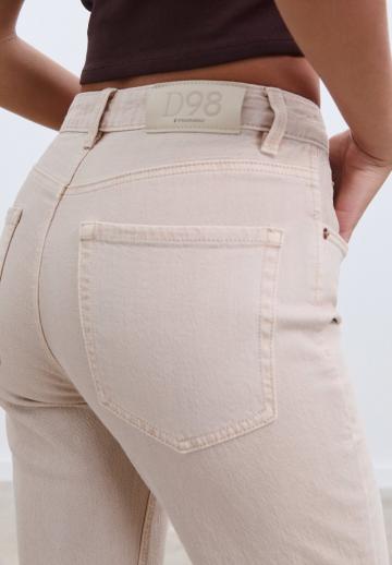 Прямые джинсы