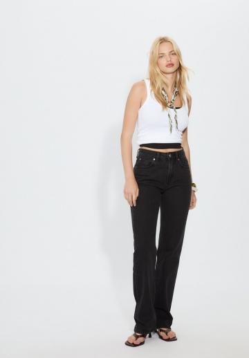 Прямые джинсы