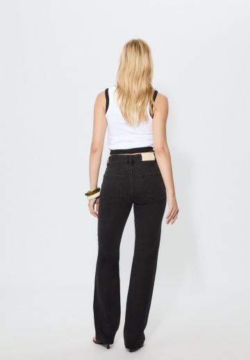 Прямые джинсы