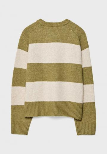 Пуловер в полоску