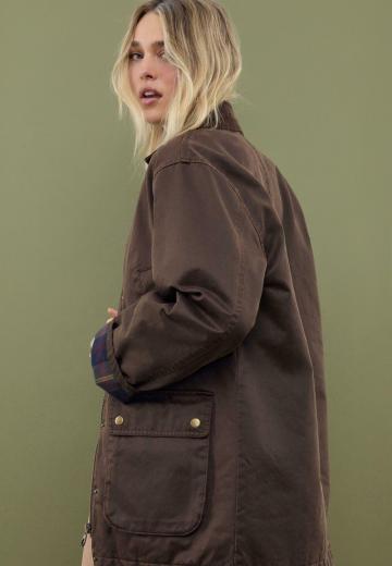 Куртка с накладнымит карманами