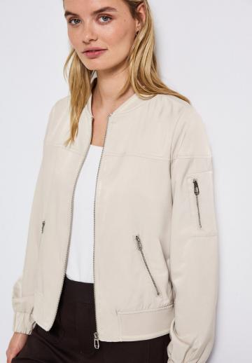 Куртка с накладнымит карманами