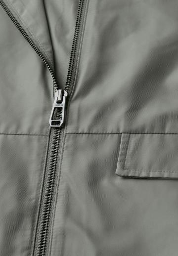 Куртка с накладнымит карманами