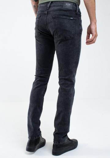 Узкие джинсы