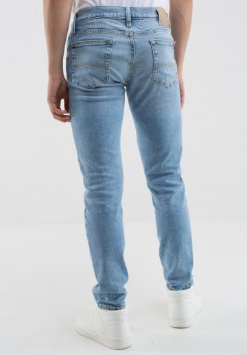 Узкие джинсы