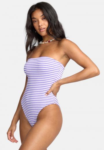 Слитный купальник