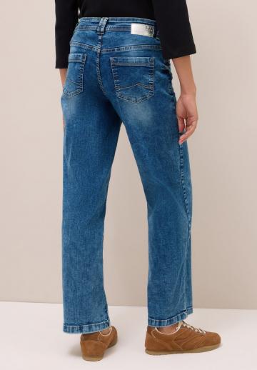 Прямые джинсы