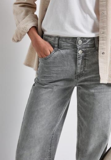 Прямые джинсы