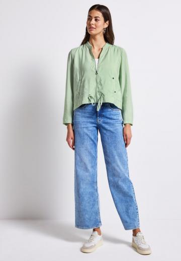 Куртка с накладнымит карманами