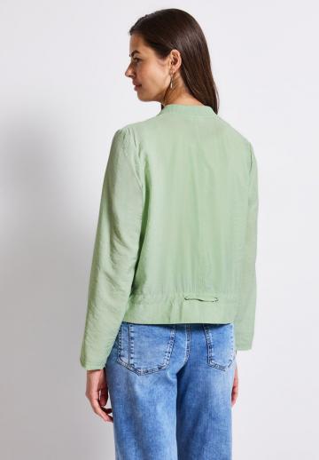 Куртка с накладнымит карманами