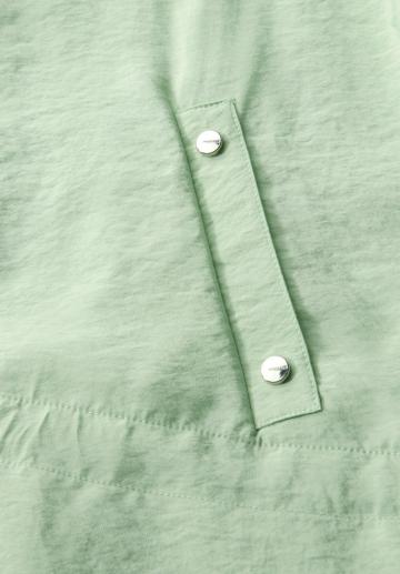 Куртка с накладнымит карманами