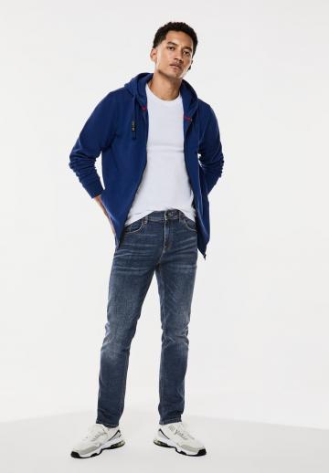 Узкие джинсы