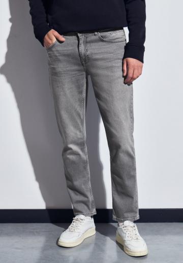 Узкие джинсы