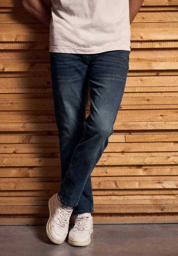 Прямые джинсы