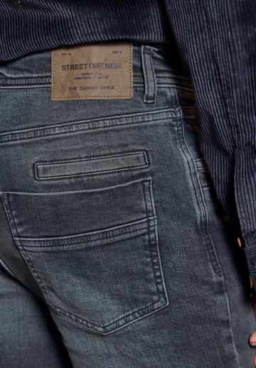 Узкие джинсы