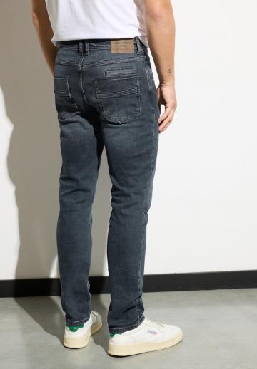 Узкие джинсы