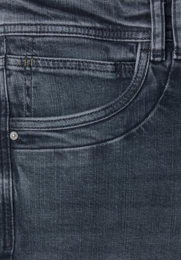 Узкие джинсы