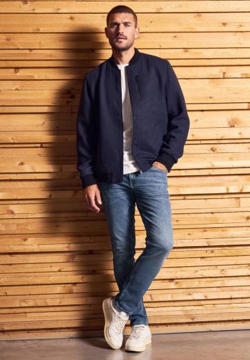 Узкие джинсы