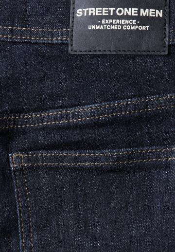 Узкие джинсы