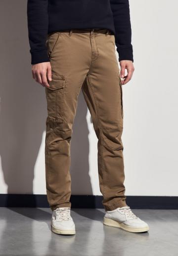 Брюки с накладными карманами