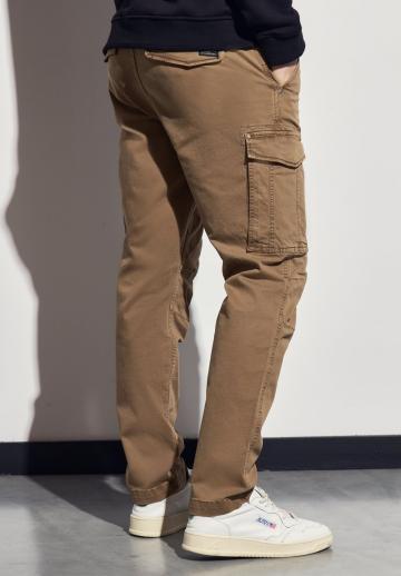 Брюки с накладными карманами