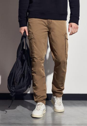 Брюки с накладными карманами