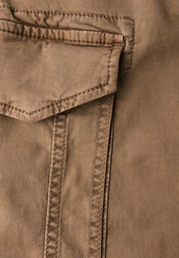 Брюки с накладными карманами