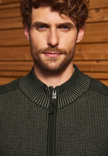 Вязаная кофта