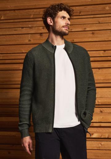 Вязаная кофта