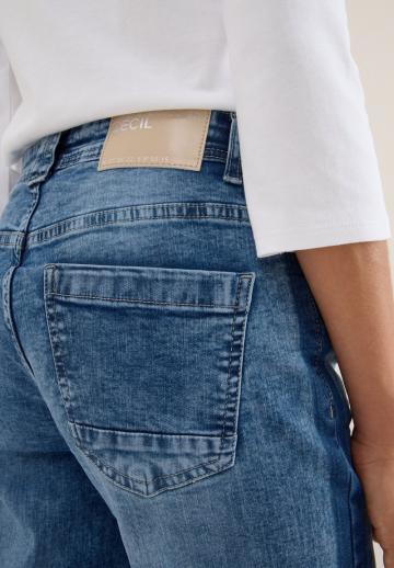 Прямые джинсы