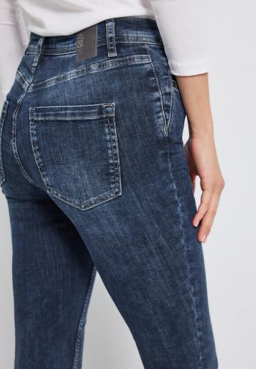 Узкие джинсы